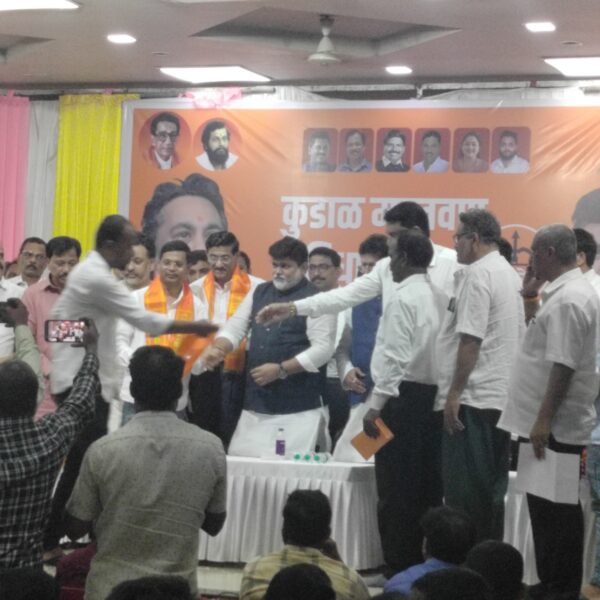 अजित पवार राष्ट्रवादीचा सिंधुदुर्गातील बडा नेता शिवसेनेच्या गळाला