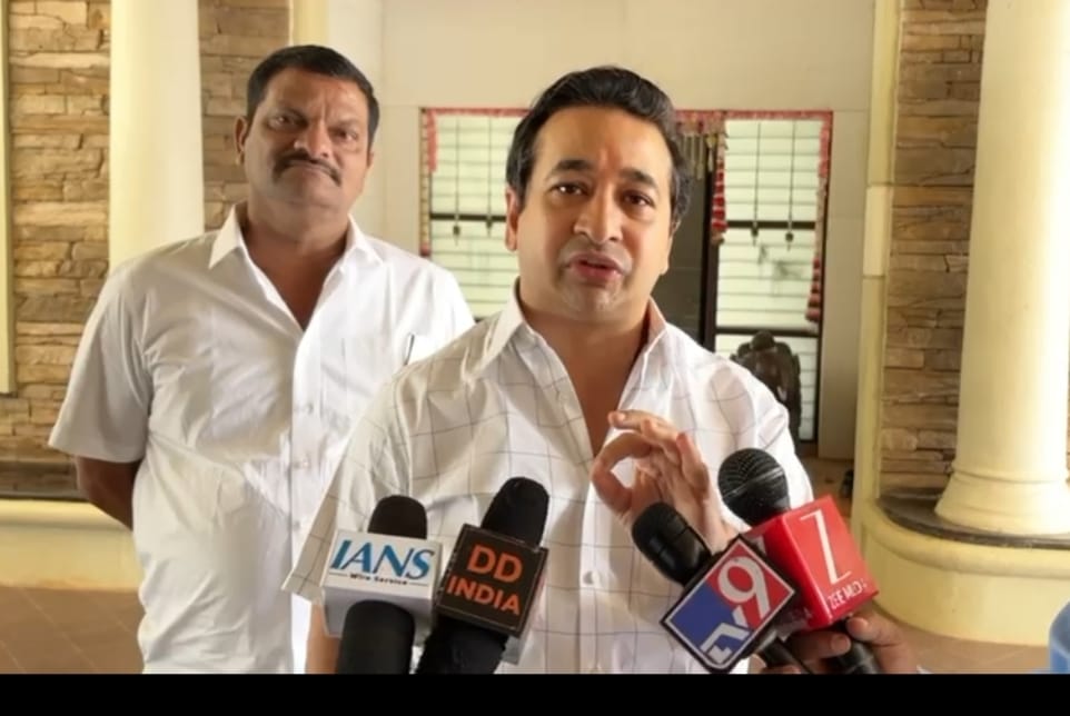 “हमाम में सब नंगे होते है”मंत्री नितेश राणे यांचा सूचक इशारा