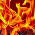 आगीत होरपळून सेवानिवृत्त बँक कर्मचाऱ्याचा मृत्यू