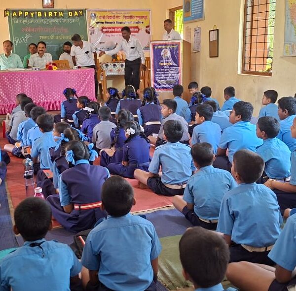 विद्यामंदिर हरकुळखुर्द गावातील माजी विद्यार्थ्यांच्या वतीने इयत्ता चौथी, पाचवी आणि STS विद्यार्थ्यांना शिष्यवृत्ती मार्गदर्शन
