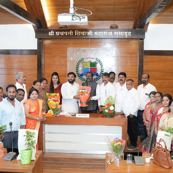 वेंगुर्ल्याचे नूतन उपनगराध्यक्ष सुहास गवंडळकर यांचे विशाल परब आणि वेदिका परब यांच्याकडून अभिनंदन