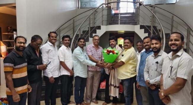 सर्वाधिक मताधिक्याने विजयी झालेले जि. प. सदस्य संदेश सावंत यांचा संत रोहिदास चर्मकार सेवाभावी संस्थेच्या वतीने सत्कार