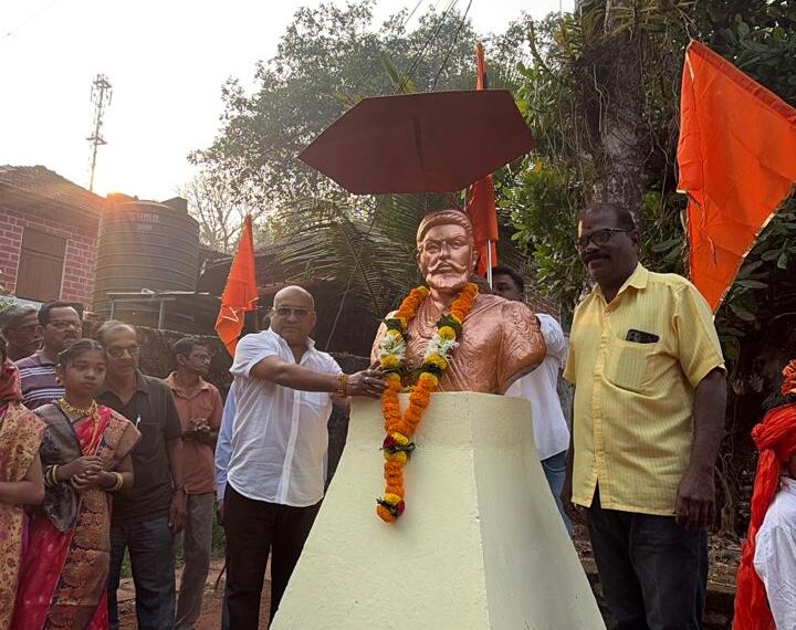 कवठी येथे शिवरायांच्या पुतळ्याला पुष्पहार&hellip;