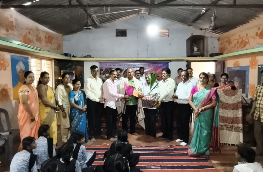 डिगस येथील प्रगतशिल शेतकरी विलास उर्फ राजु शेडगे यांना प्रगतशिल शेतकरी पुरस्कार