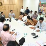 मालवण सीआरझेड प्रकरणी टोकाची भूमिका नको; पालकमंत्री नितेश राणे यांच्या प्रशासनाला सूचना