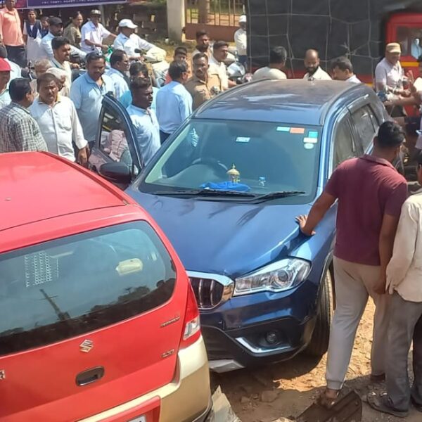 कुडाळ शहरात कारचा थरार