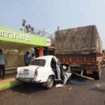 खारेपाटण येथे कार आणि ट्रक मध्ये भीषण अपघात