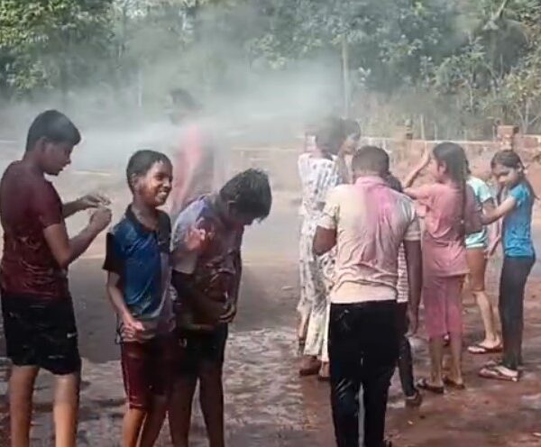 रंग,पाणी आणि धमाल मस्ती…