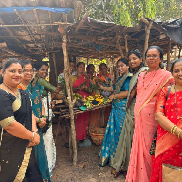 भाजप महिला मोर्चा सिंधुदुर्ग, कुडाळ यांच्या वतीने कुडाळ गावठी बाजारातील कष्टकरी महिलांचा सन्मान