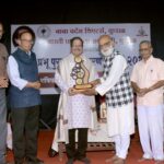 प्रा. प्रवीण दवणे यांना यंदाचा आरती प्रभू पुरस्कार प्रदान