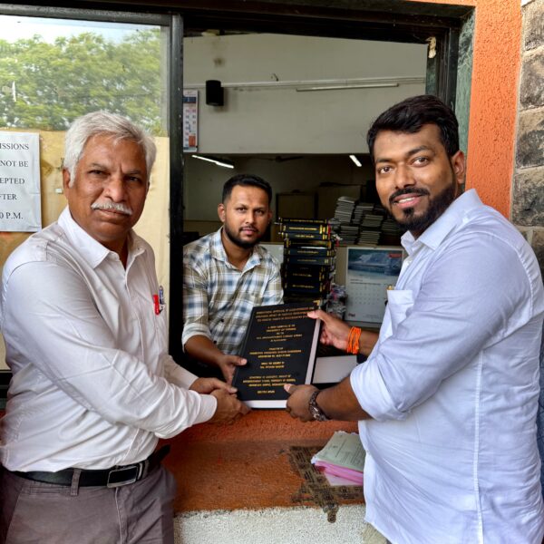 शिवसेना ओबीसी व्हीजेएनटी महाराष्ट्र राज्य प्रदेश उपाध्यक्ष श्रीधर पेडणेकर आज मुंबई विद्यापीठात आपला पी.एच.डी. प्रबंध यशस्वीरित्या केला सादर