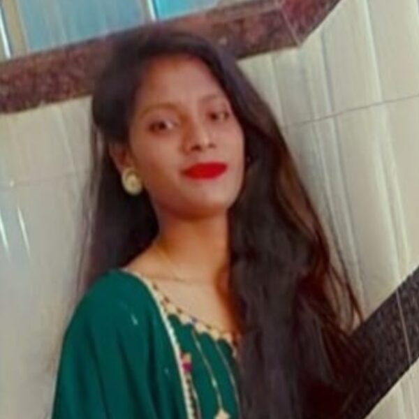 २० वर्षीय युवतीचा गळफास लावलेल्या&hellip;