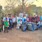 निसर्ग शाळेच्या उपक्रमातून डुंगोबा देवराईत स्वच्छता अभियान