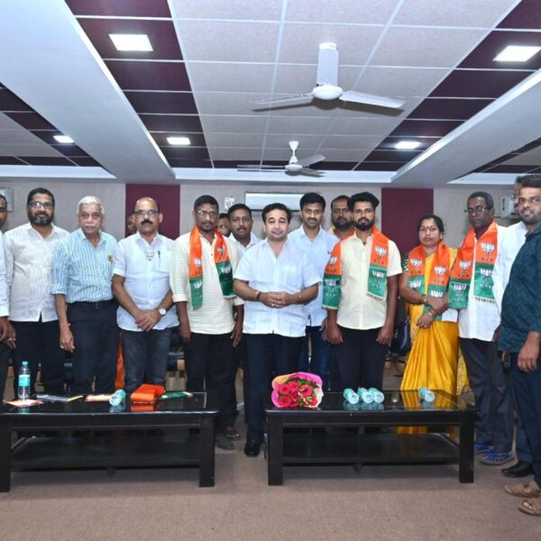 पडेलमध्ये उबाठाला खिंडार; नामदार नितेश राणे यांच्या हस्ते उबाठा कार्यकर्त्यांच्या भाजपामध्ये प्रवेश