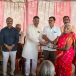 हरकुळ बुद्रुक मतदार संघात ज्येष्ठ नागरिकांसाठी भेटवस्तू वाटप