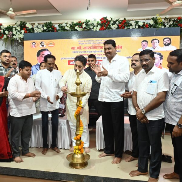 महिला बचत गटानी उत्पादित  केलेल्या बाजार मालाला बाजारपेठ मिळावी यासाठी प्रयत्न करतानाच भविष्यात बचत गटाच्या माध्यमातून एक सहकार उभा करूया