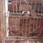 हिंदळे येथे सेवानिवृत्त वृद्ध शिक्षिकेच्या घराचा मार्ग रोखला; प्रशासनाने न्याय देण्याची मागणी