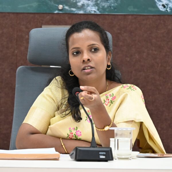 महसूल विषयक प्रलंबित प्रश्न सोडवून नागरिकांना अधिक सुलभ, पारदर्शक आणि जलद सेवा द्या