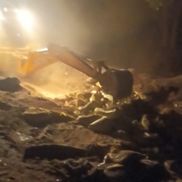 कर्ली नदीकाठी सुरू असलेल्या बेकायदेशीर वाळू उपशावर महसूलची मोठी कारवाई