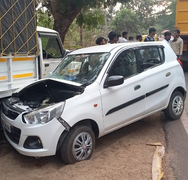 पिंगुळी – पाट रस्त्यावर म्हापसेकर तिठा येथे अपघात