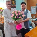 उमेदवारी भरण्यापूर्वी प्रमोद जठार यांची घेतली खा.नारायण राणेंची भेट; घेतले शुभाशीर्वाद