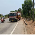 मुंबई-गोवा महामार्गावर ओरोस येथील पिटढवळ नदीजवळ अपघात