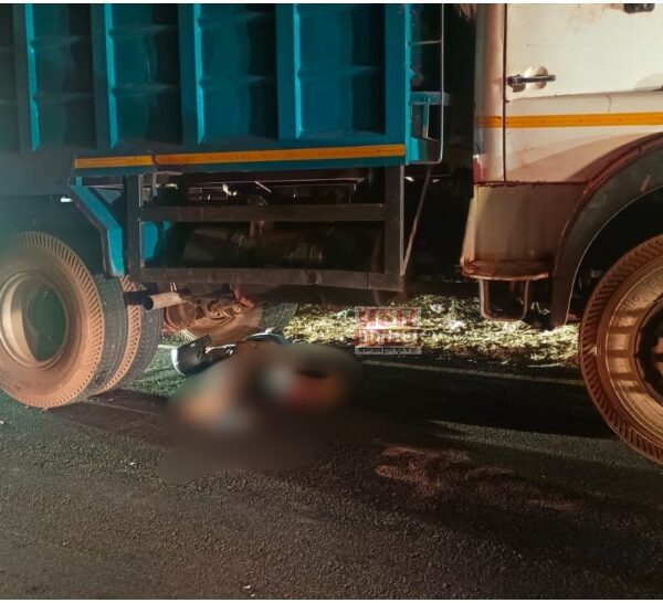 डंपरला ओव्हरटेक करताना अपघात