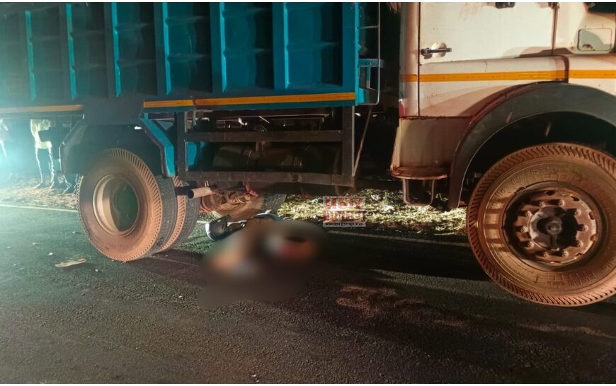 डंपरला ओव्हरटेक करताना अपघात