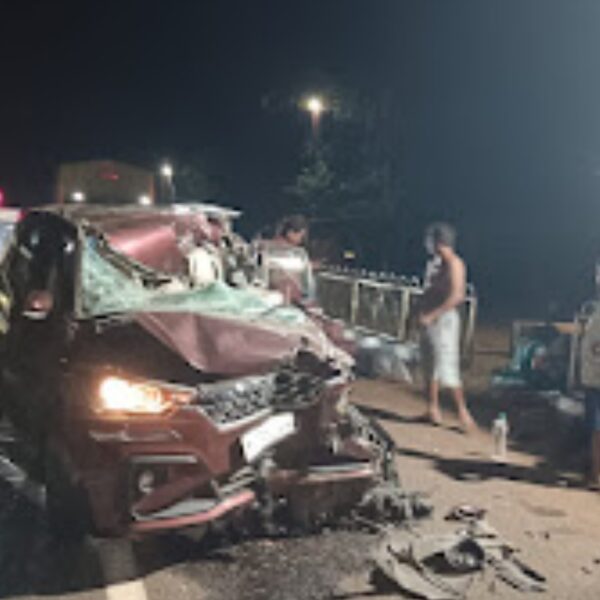 बेळणे येथे पहाटे भीषण अपघात