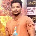 अवकाळी पावसाने रस्ता ओला झाल्याने दुचाकी घसरली