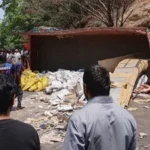 फरशा वाहतूक करणाऱ्या ट्रकची दुचाकीला धडक