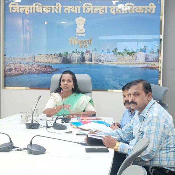 जिल्ह्यात इंधनाचा पुरेसा साठा कोणत्याही अफवांवर विश्वास ठेवू नये