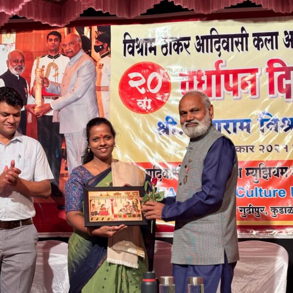 विश्राम ठाकर आदिवासी कला आंगणचा २० वा वर्धापन दिन उत्साहात पिंगुळी येथे संपन्न