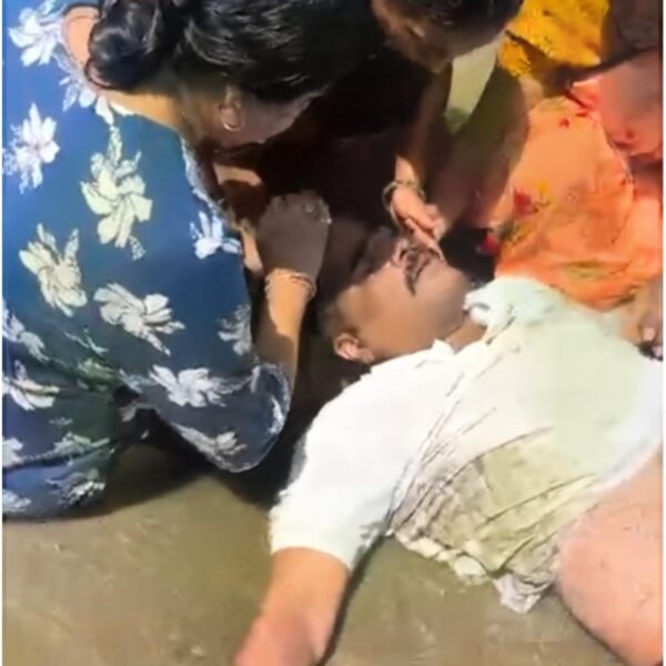 समुद्रात बुडणाऱ्या पर्यटकांना स्थानिकांनी वाचवले