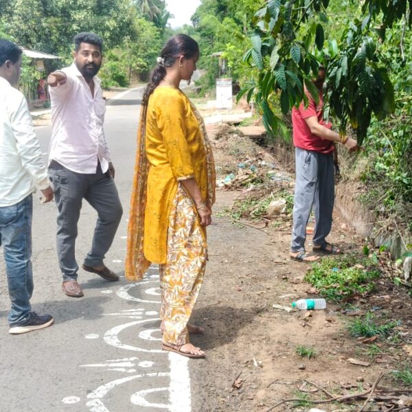 पणदूर – घोडगे मार्गावरील कडावल बाजारपेठ येथील गटारांची साफसफाई