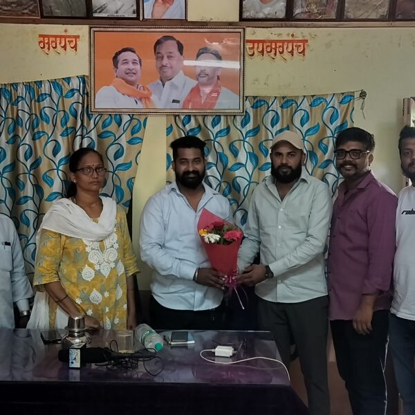 युवासेना तालुकाप्रमुख सागर वालावलकर यांनी दिल्या स्वरूप वाळके यांना शुभेच्छा