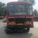 महामार्ग ओलांडणाऱ्या दुचाकीला एसटी बसची धडक