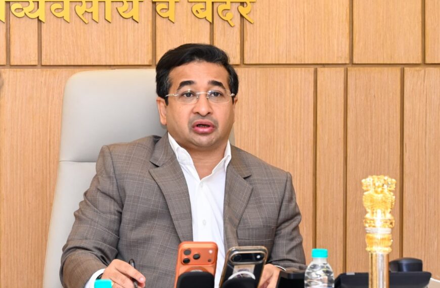 पालकमंत्री नितेश राणे यांनी घेतला सार्वजनिक बांधकाम विभागाच्या विविध विकास कामांचा आढावा