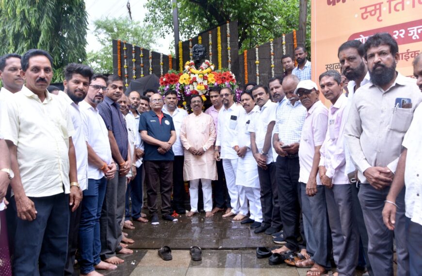 श्रीधर नाईक यांनी त्या काळात केलेल्या सामाजिक बांधिलकीचा वसा गेली अनेक वर्षे संकेत आणि सुशांत नाईक जपत आहेत – विनायक राऊत