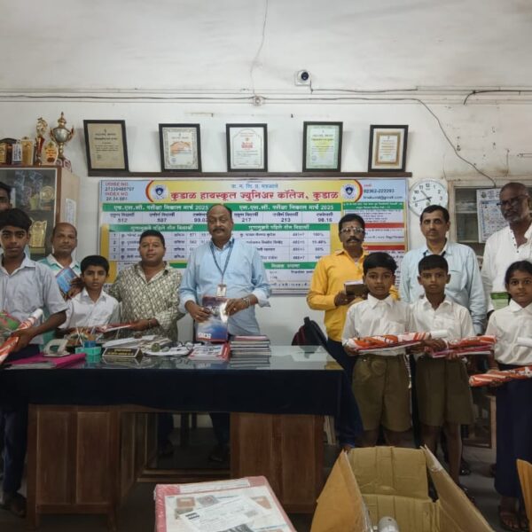 सिंधुदुर्ग जिल्ह्याचे पालकमंत्री नितेश राणे साहेब यांच्या वाढदिवसानिमित्त विद्यार्थ्यांना वह्या व छत्री वाटप.
