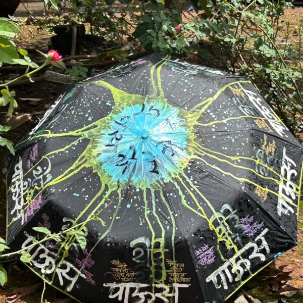 मदर क्विन्स स्कूलमध्ये अम्ब्रेला पेंटिंग कार्यशाळेला उत्स्फूर्त प्रतिसाद