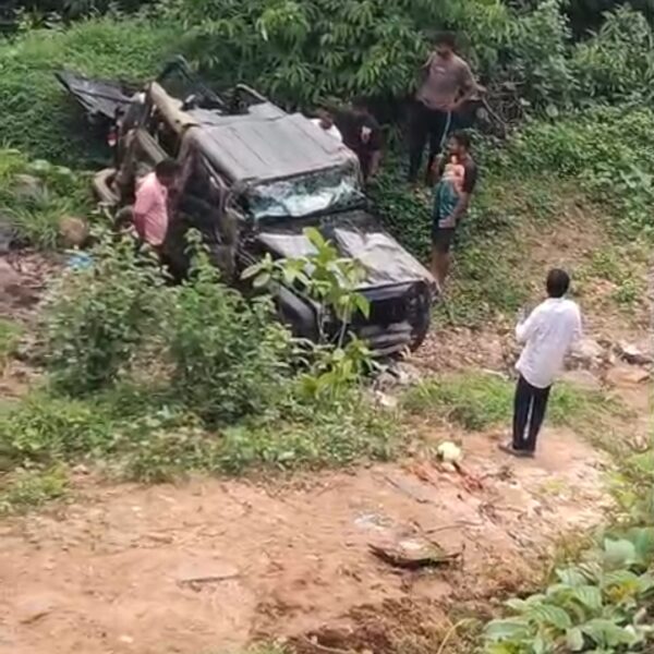 मुंबई-गोवा महामार्गावर नेमळे येथे थारचा भीषण अपघात