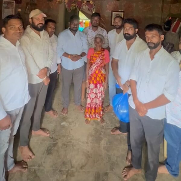 पालकमंत्री नितेश राणे यांच्या वाढदिवसानिमित्त निराधार वृद्ध महिलेला युवासेना कुडाळमार्फत गृहपयोगी व आर्थिक मदत