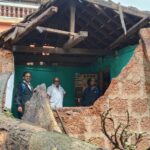 चेंदवण येथील वादळी वाऱ्यासह पावसाचा तडाखा मेस्त्री कुटुंबाचे घराचे लाखो रुपयांचे नुकसान