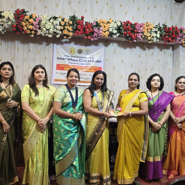 श्री देवी माऊली माध्यमिक विद्यालयातील गरजू विद्यार्थ्यांना इनर व्हील क्लब, कुडाळतर्फे शालेय गणवेशांचे वाटप