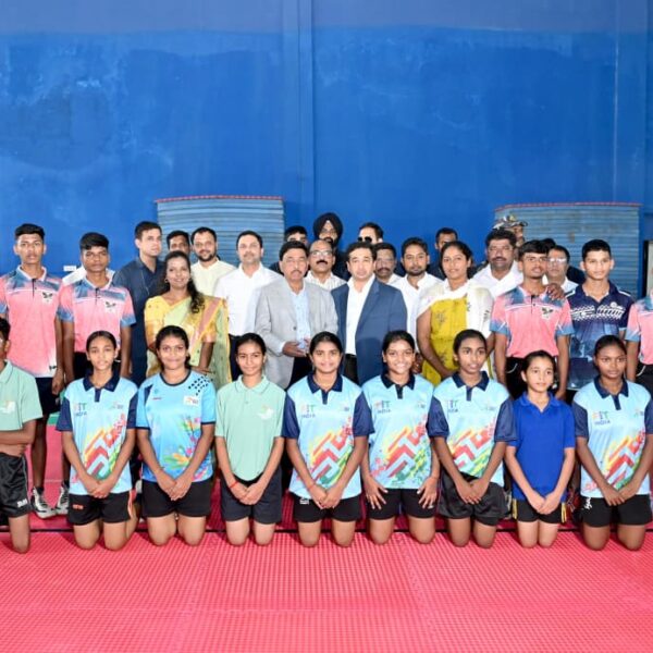 खासदार नारायण राणे यांच्या हस्ते आंतरराष्ट्रीय दर्जाचे बॅडमिंटन कोर्ट व आधुनिक क्रीडा साहित्याचे लोकार्पण