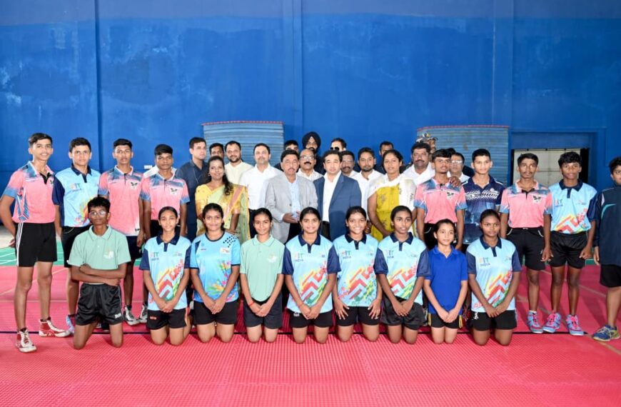 खासदार नारायण राणे यांच्या हस्ते आंतरराष्ट्रीय दर्जाचे बॅडमिंटन कोर्ट व आधुनिक क्रीडा साहित्याचे लोकार्पण
