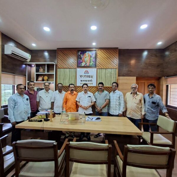 कणकवलीत व्यापारी शिष्टमंडळाची नगराध्यक्ष संदेश पारकर यांची भेट