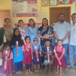 कुडाळ शहरातील १४ अंगणवाडी शाळेतील विद्यार्थ्यांसह अंगणवाडी सेविका व मदतनीस यांना कुडाळ शिवसेनेकडून मोफत छत्री वाटप