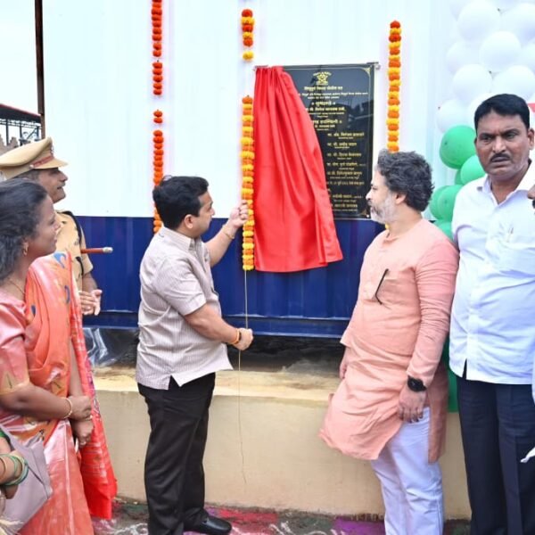 मालवण बंदरा येथील पोर्टा केबिनचे पालकमंत्री नितेश राणे यांच्या हस्ते उद्घाटन